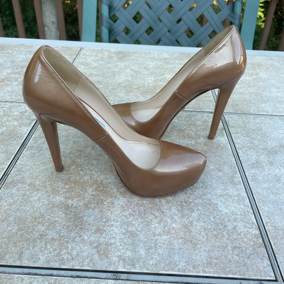 Prada
Camel Gold Patent Leather Pumps - Picture 11 of 16